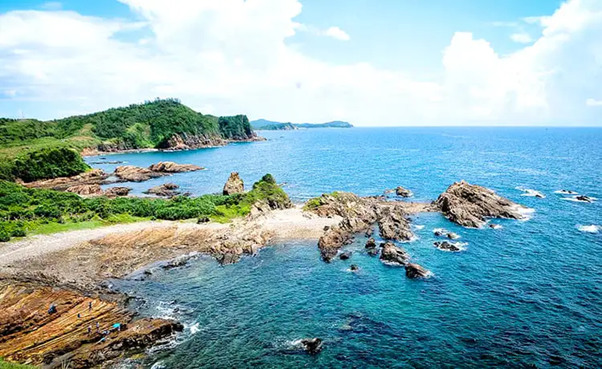 Bãi đá Móng Rồng